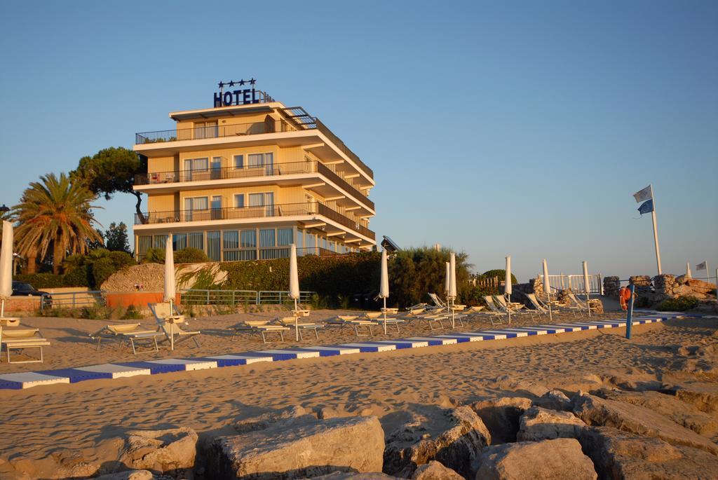 تيراتشينا Grand Hotel L'Approdo المظهر الخارجي الصورة