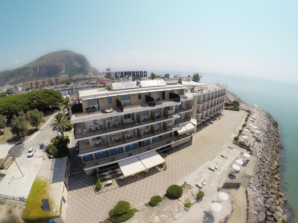 تيراتشينا Grand Hotel L'Approdo المظهر الخارجي الصورة