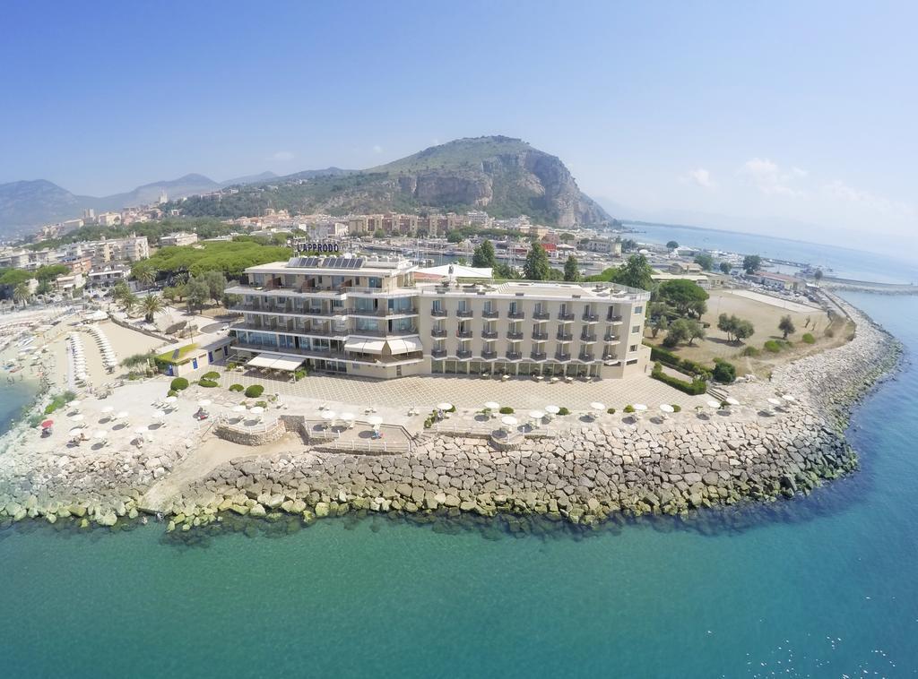 تيراتشينا Grand Hotel L'Approdo المظهر الخارجي الصورة