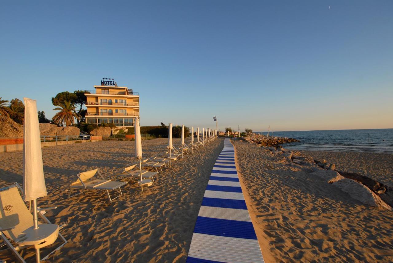 تيراتشينا Grand Hotel L'Approdo المظهر الخارجي الصورة